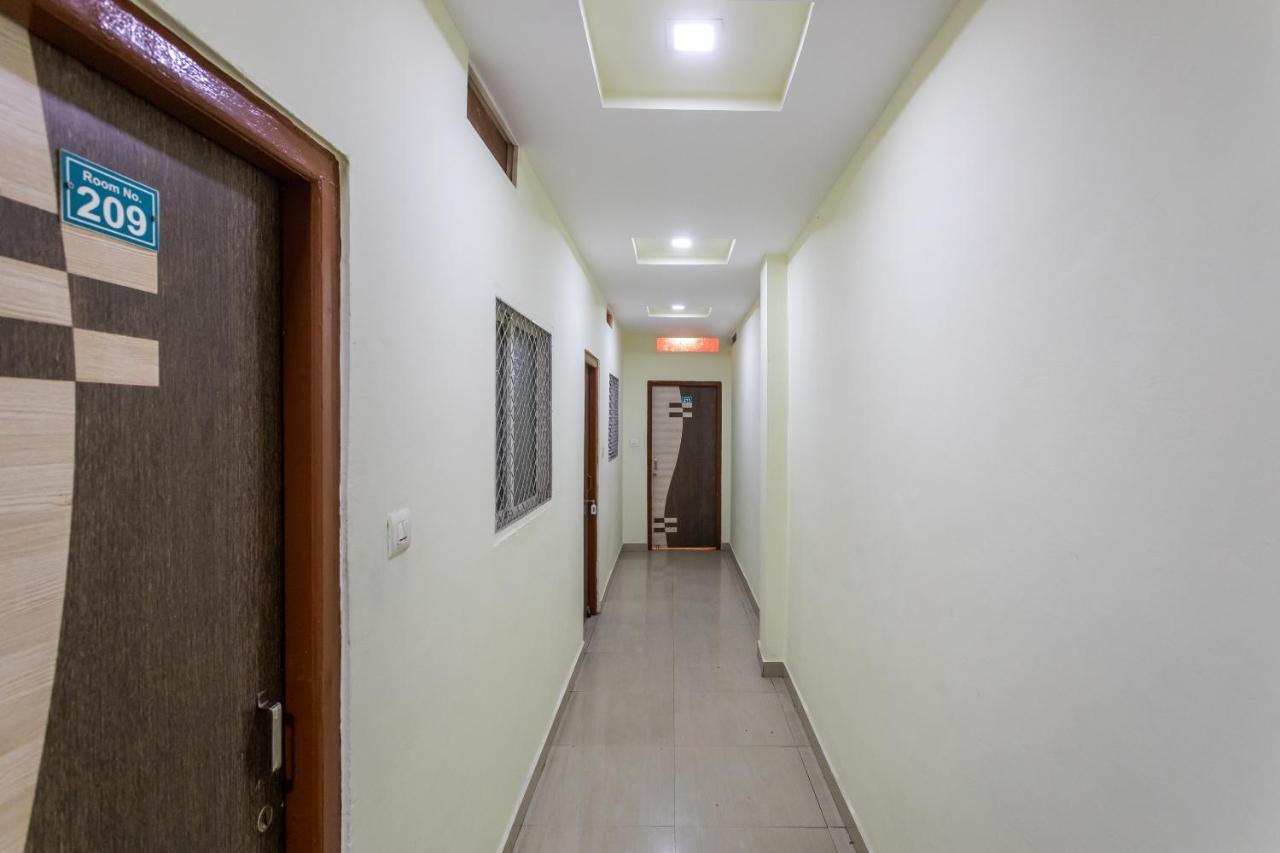 Oyo 14594 Hotel Amaltas Удджайн Экстерьер фото